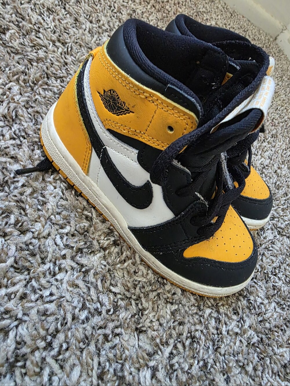 Jordan Kids High-Top Sneakers in Yellow, Black & White